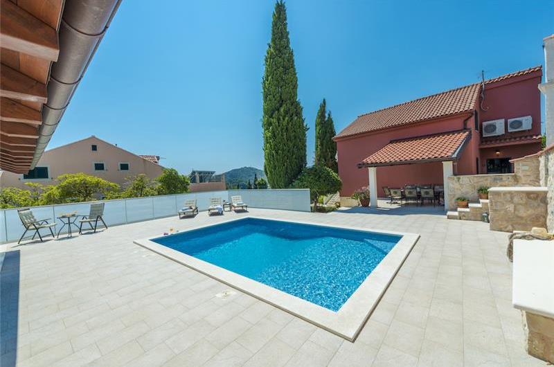 3-Bedroom villa with annex and pool in Mlini near Dubrovnik, Sleeps 8