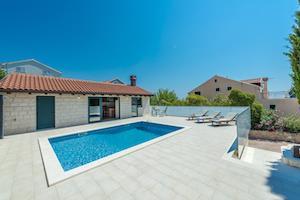 3-Bedroom villa with annex and pool in Mlini near Dubrovnik, Sleeps 8