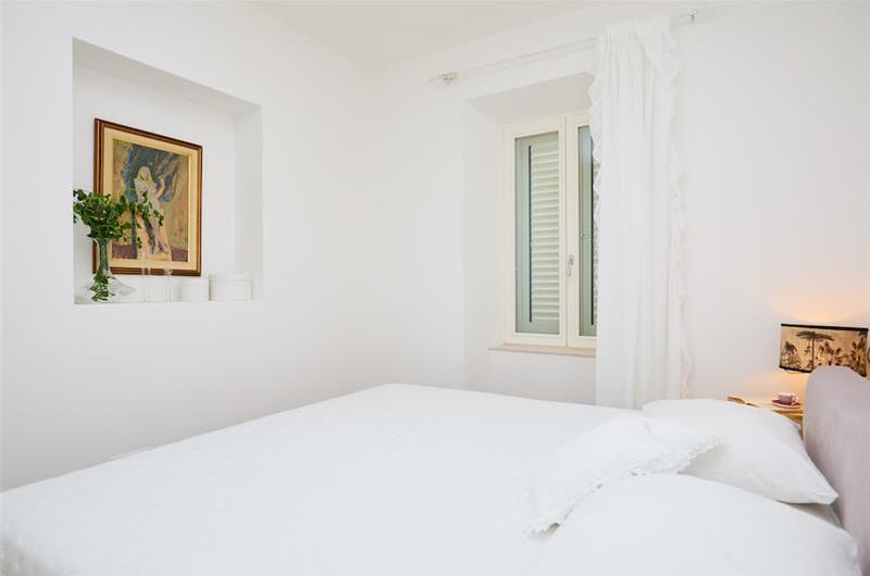 2-Bedroom Sea view Apartment with jacuzzi and Dubrovnik old town views, Sleeps 4