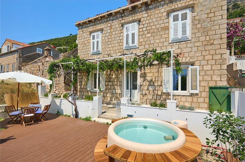 2-Bedroom Sea view Apartment with jacuzzi and Dubrovnik old town views, Sleeps 4