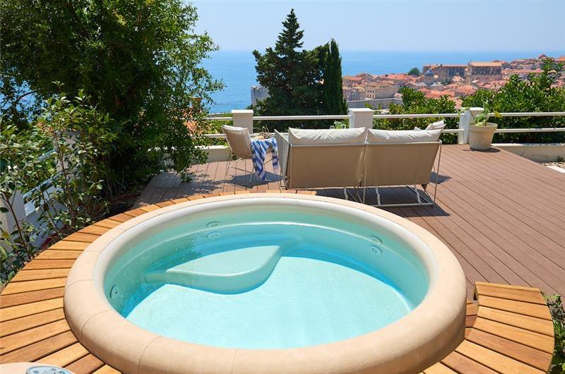 2-Bedroom Sea view Apartment with jacuzzi and Dubrovnik old town views, Sleeps 4