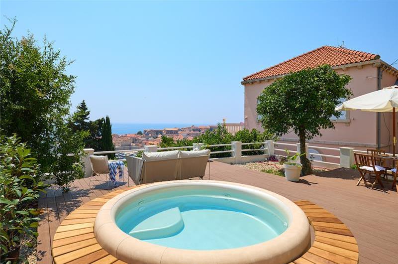 2-Bedroom Sea view Apartment with jacuzzi and Dubrovnik old town views, Sleeps 4