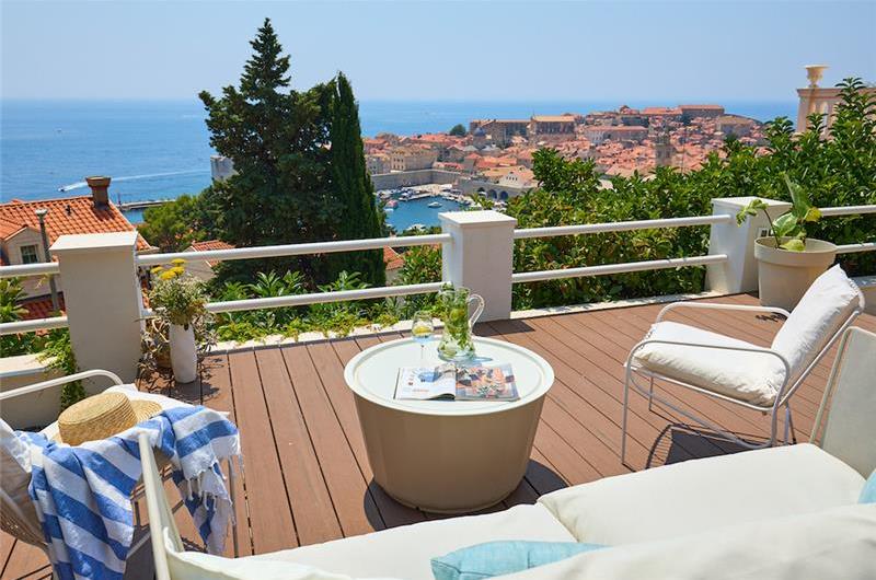 2-Bedroom Sea view Apartment with jacuzzi and Dubrovnik old town views, Sleeps 4