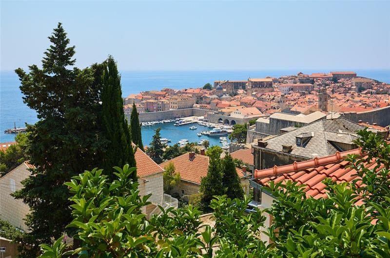 2-Bedroom Sea view Apartment with jacuzzi and Dubrovnik old town views, Sleeps 4