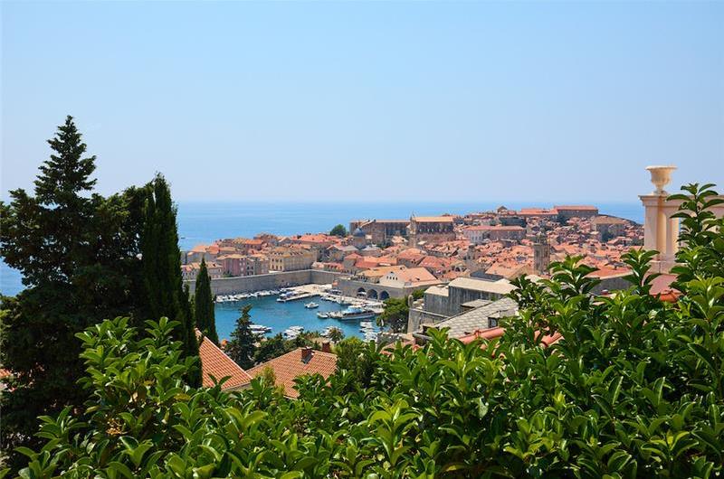 2-Bedroom Sea view Apartment with jacuzzi and Dubrovnik old town views, Sleeps 4