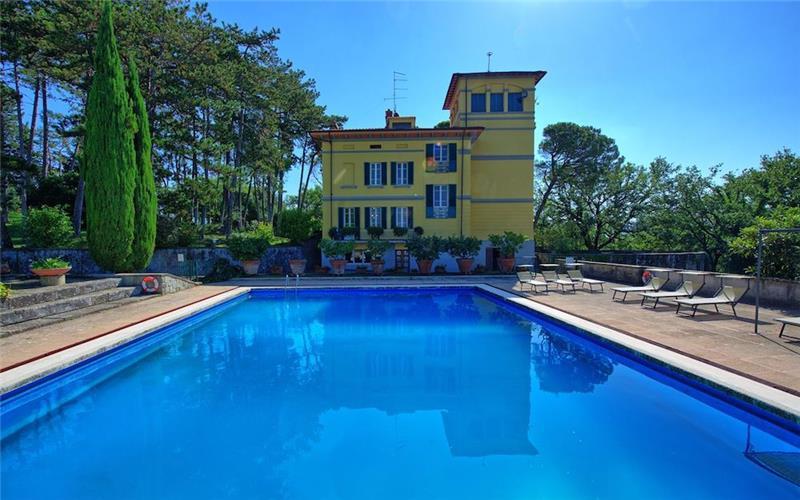 Beachfront villa in Tuscany, photograph 1