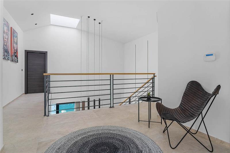 Beachfront villa in Omis, photograph 18