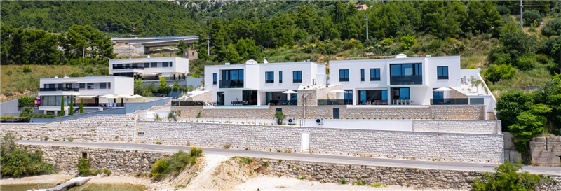 5-Bedroom Villa with heated infinity pool near Omis, Sleeps 10