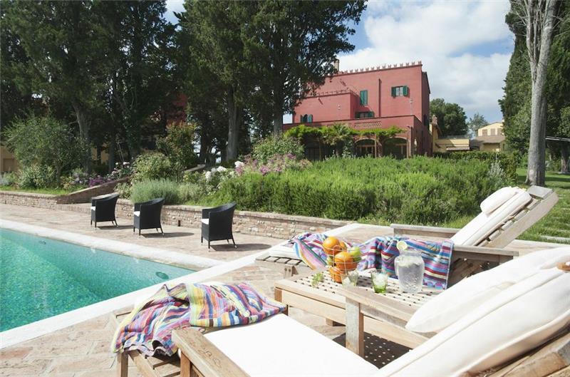 Villa in Tuscany, photograph 1