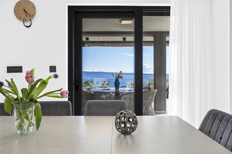 Sea-view villa in Podstrana, photograph 23