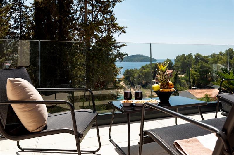 3 bedroom villa with pool and sea view, Vela Luka bay, Korcula, sleeps 6