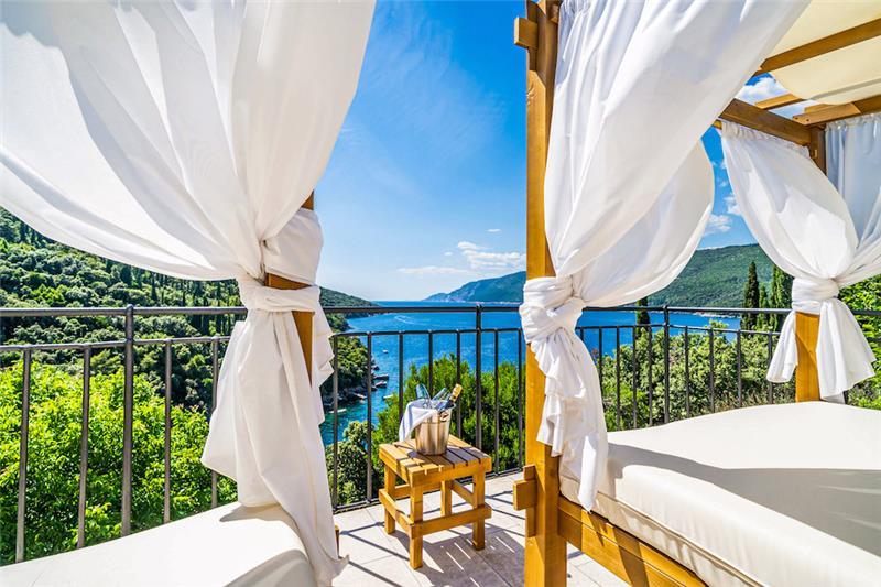 Sea-view villa in Molunat, photograph 2