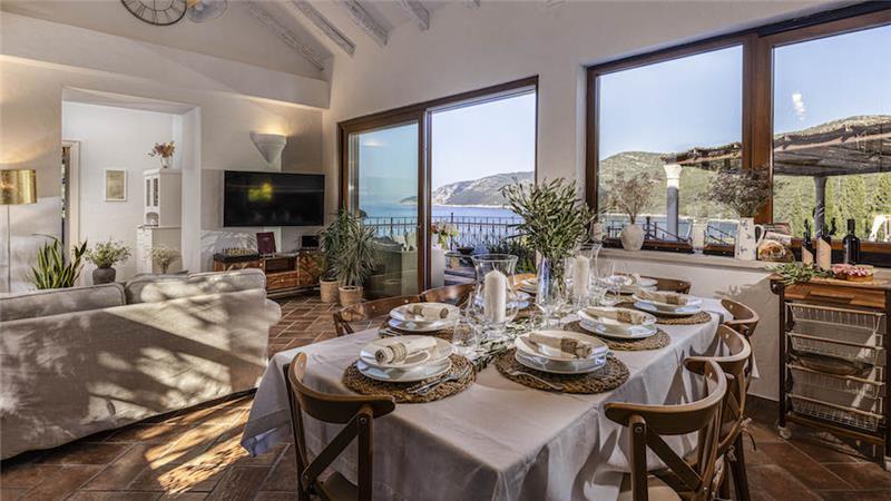 Sea-view villa in Molunat, photograph 16