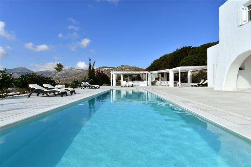 Sea-view villa in Paros, photograph 3