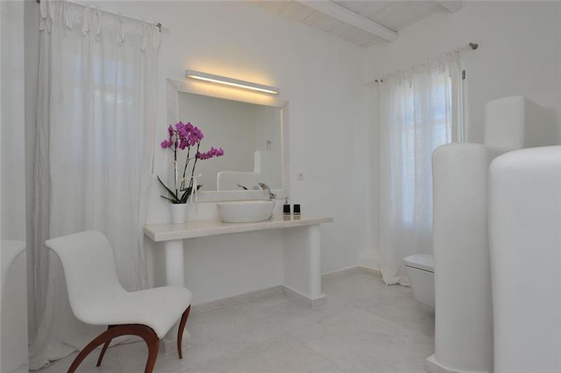 Sea-view villa in Paros, photograph 20