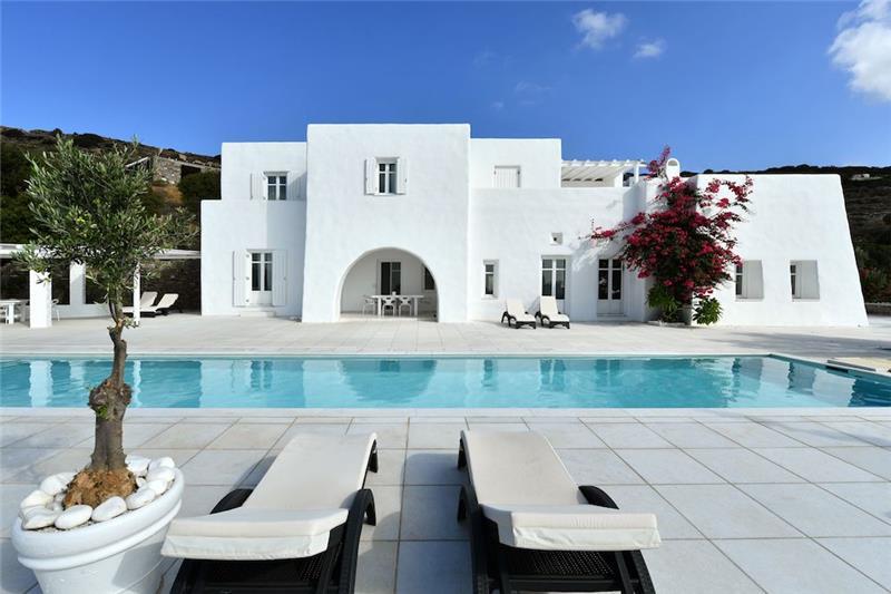 Sea-view villa in Paros, photograph 1