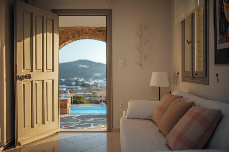 Sea-view villa in Paros, photograph 9