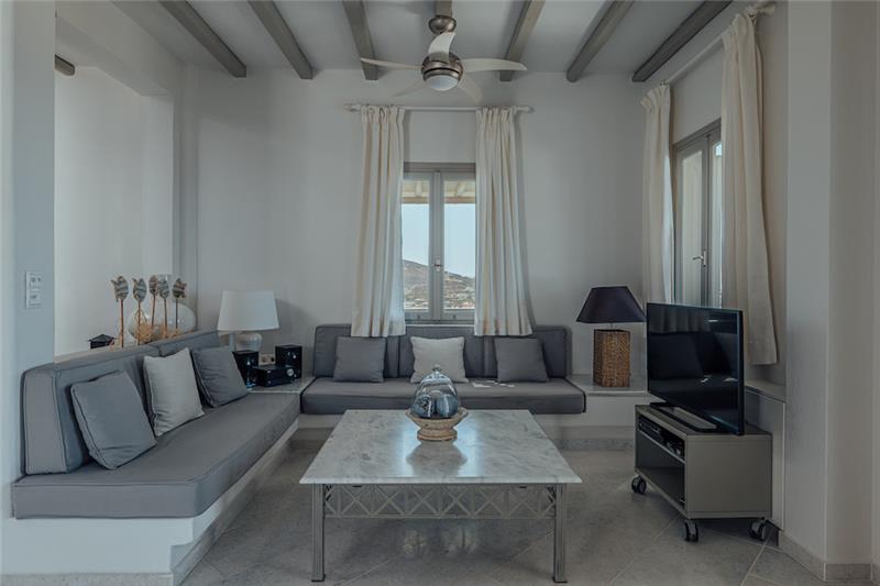 Sea-view villa in Paros, photograph 14