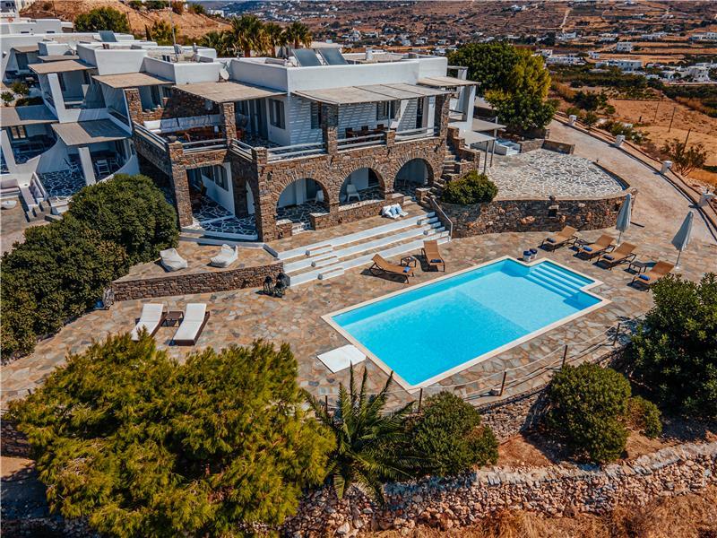 Sea-view villa in Paros, photograph 1