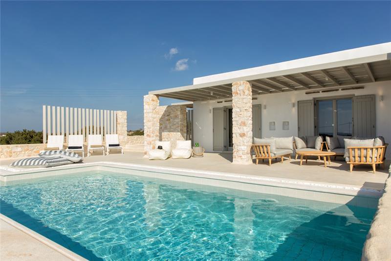 Sea-view villa in Paros, photograph 1