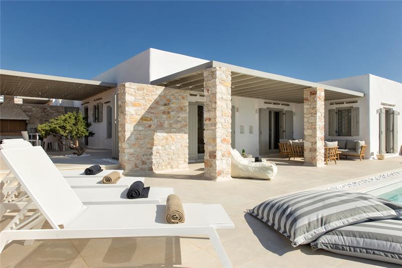 Sea-view villa in Paros, photograph 3