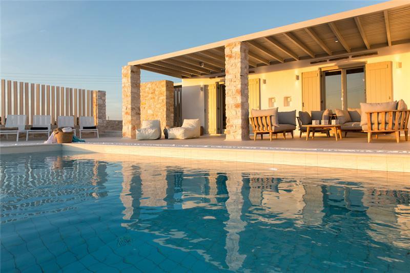 Sea-view villa in Paros, photograph 2
