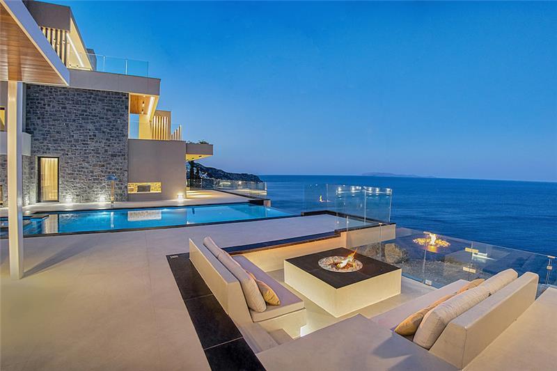 Sea-view villa in Heraklion, photograph 1