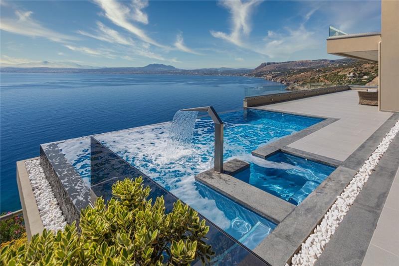 Sea-view villa in Heraklion, photograph 3