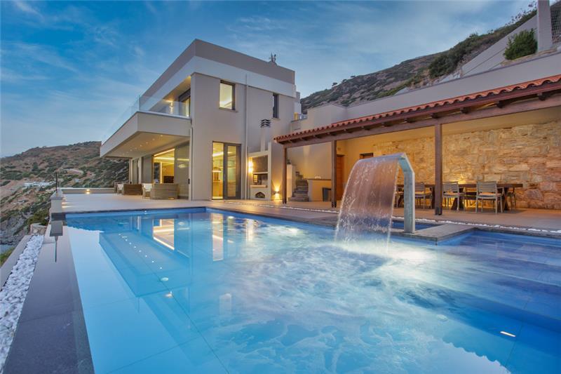 Sea-view villa in Heraklion, photograph 1