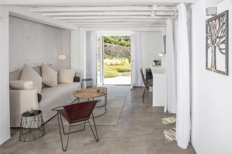6 bedroom villa with pool in Agios Lazaros, Mykonos, sleeps up to 16