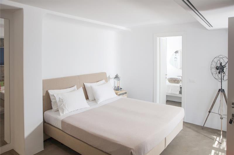 6 bedroom villa with pool in Agios Lazaros, Mykonos, sleeps up to 16