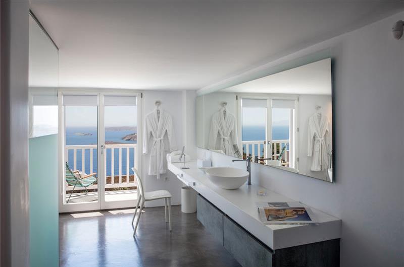 6 bedroom villa with pool in Agios Lazaros, Mykonos, sleeps up to 16