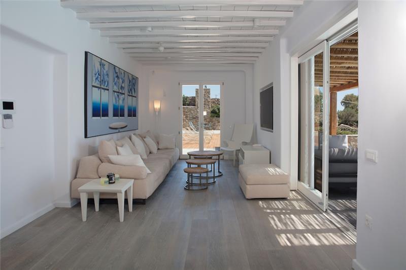Sea-view villa in Mykonos, photograph 12