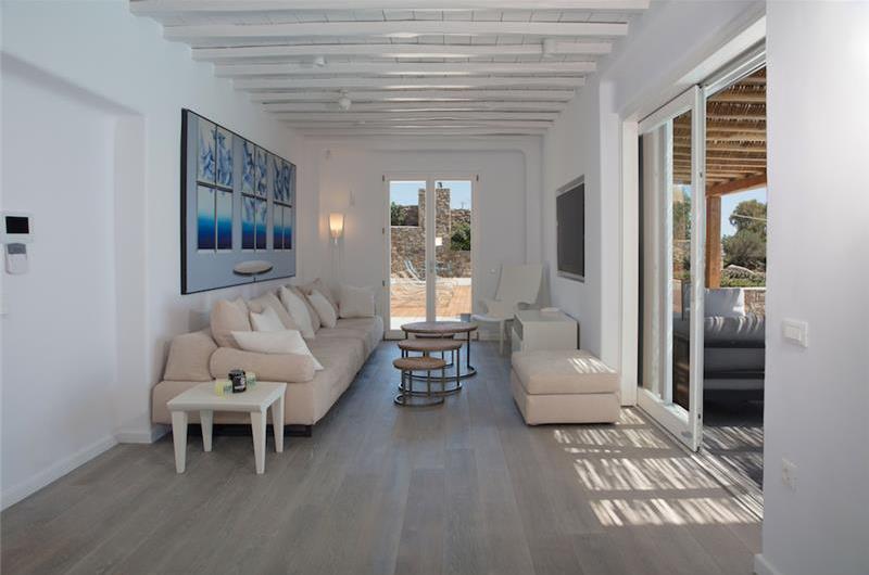 6 bedroom villa with pool in Agios Lazaros, Mykonos, sleeps up to 16