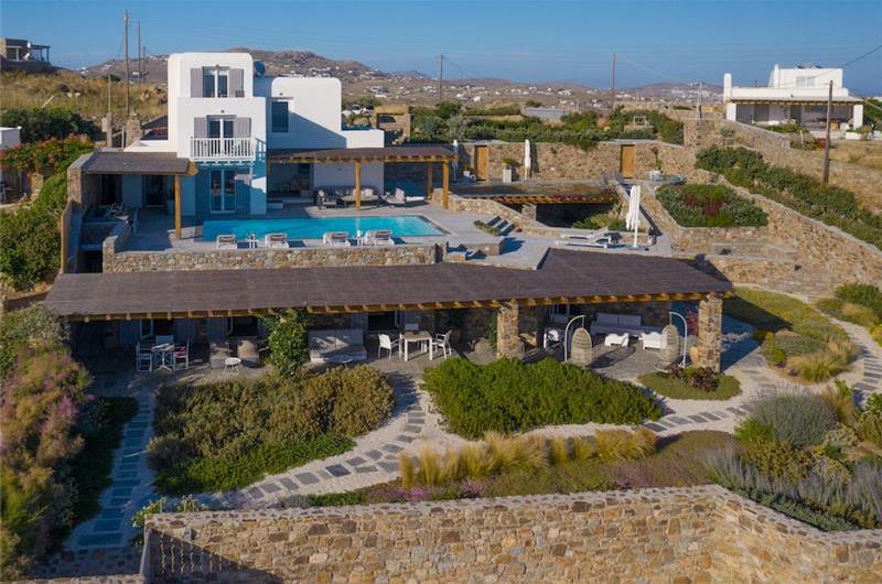 6 bedroom villa with pool in Agios Lazaros, Mykonos, sleeps up to 16