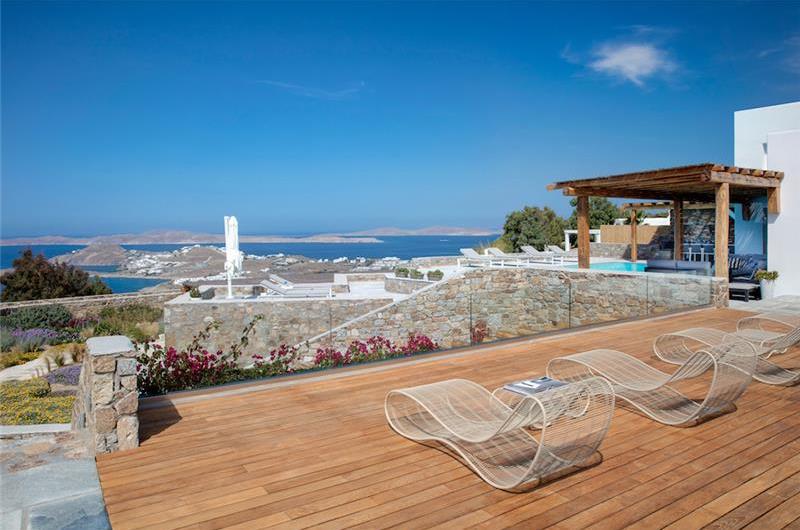 6 bedroom villa with pool in Agios Lazaros, Mykonos, sleeps up to 16