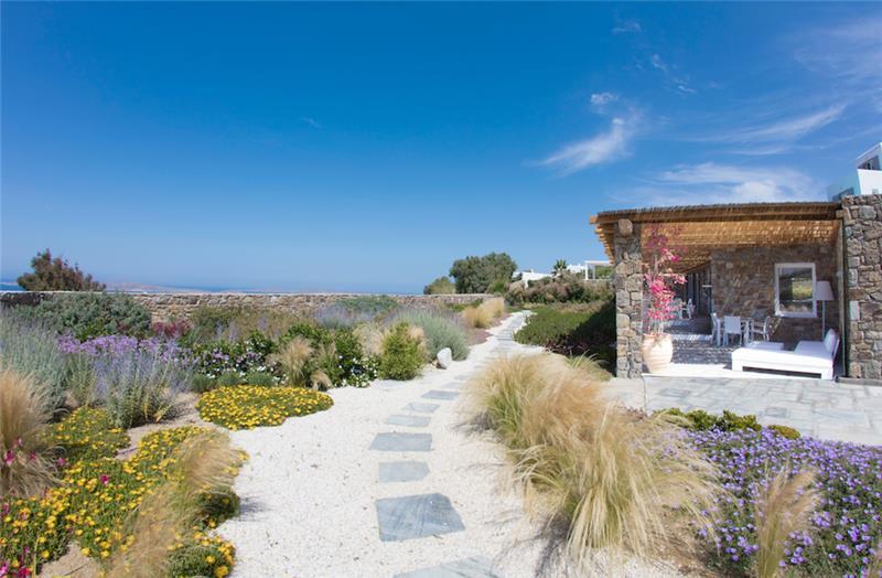 6 bedroom villa with pool in Agios Lazaros, Mykonos, sleeps up to 16