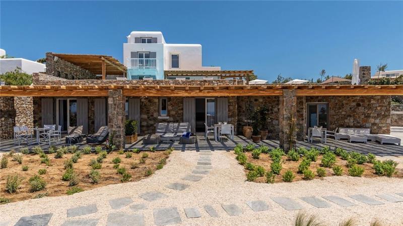 6 bedroom villa with pool in Agios Lazaros, Mykonos, sleeps up to 16