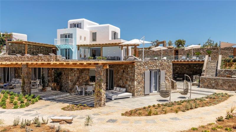 6 bedroom villa with pool in Agios Lazaros, Mykonos, sleeps up to 16