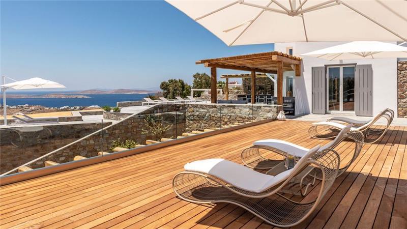 6 bedroom villa with pool in Agios Lazaros, Mykonos, sleeps up to 16