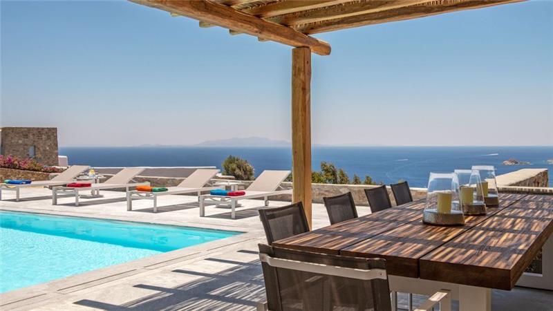 6 bedroom villa with pool in Agios Lazaros, Mykonos, sleeps up to 16