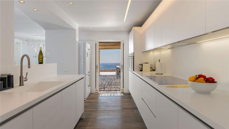 6 bedroom villa with pool in Agios Lazaros, Mykonos, sleeps up to 16