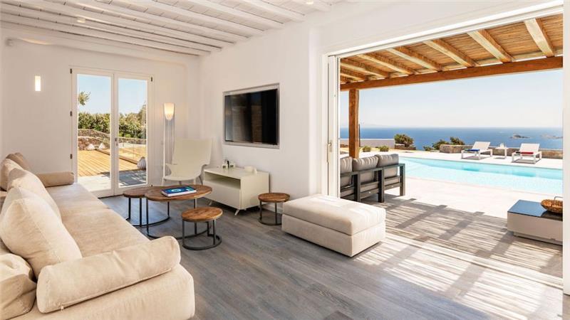 6 bedroom villa with pool in Agios Lazaros, Mykonos, sleeps up to 16