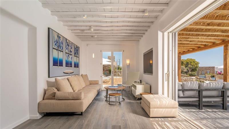6 bedroom villa with pool in Agios Lazaros, Mykonos, sleeps up to 16