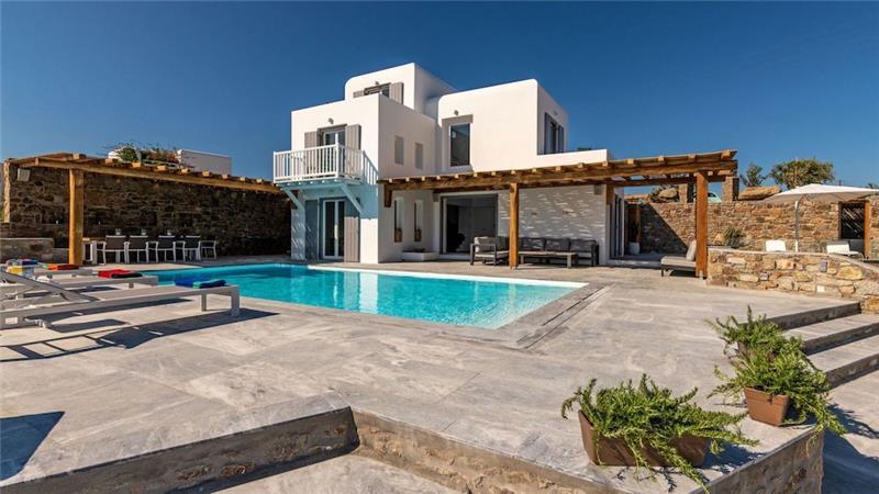 6 bedroom villa with pool in Agios Lazaros, Mykonos, sleeps up to 16