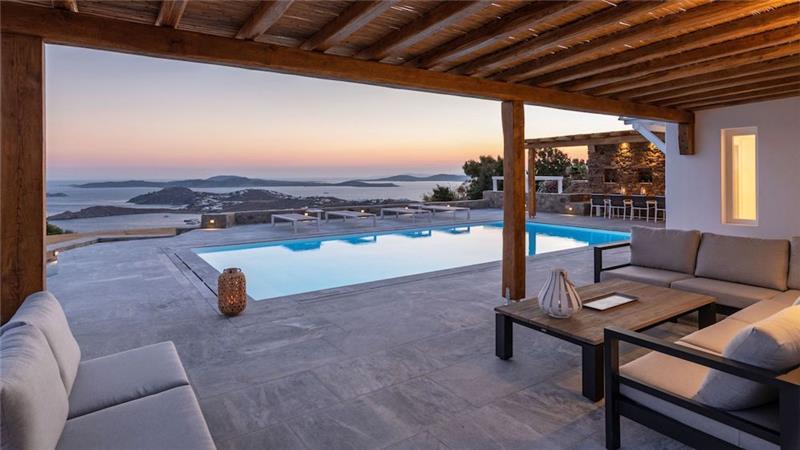 6 bedroom villa with pool in Agios Lazaros, Mykonos, sleeps up to 16