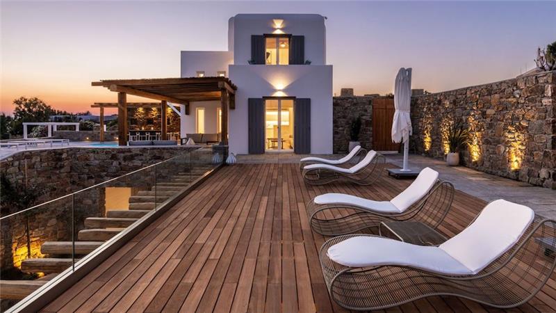 6 bedroom villa with pool in Agios Lazaros, Mykonos, sleeps up to 16
