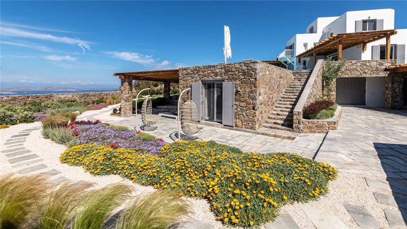 6 bedroom villa with pool in Agios Lazaros, Mykonos, sleeps up to 16