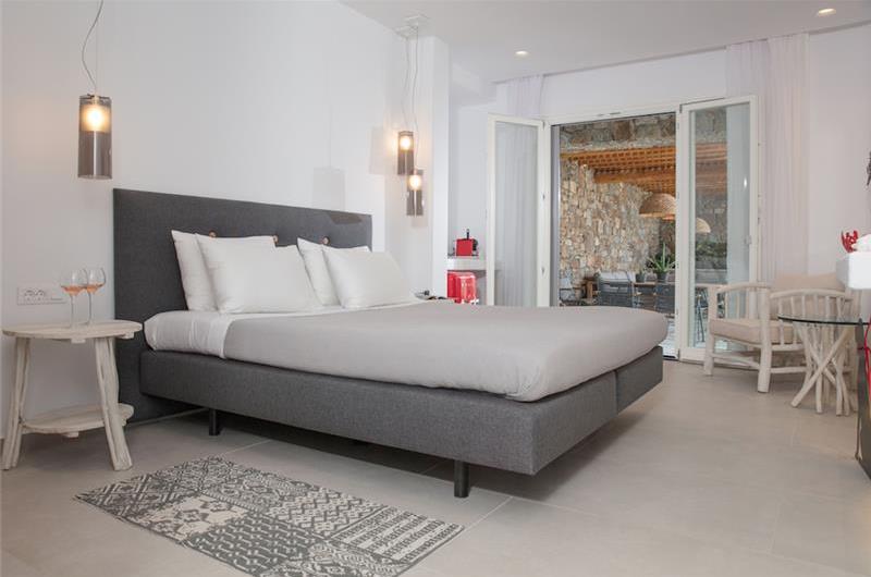 6 bedroom villa with pool in Agios Lazaros, Mykonos, sleeps up to 16