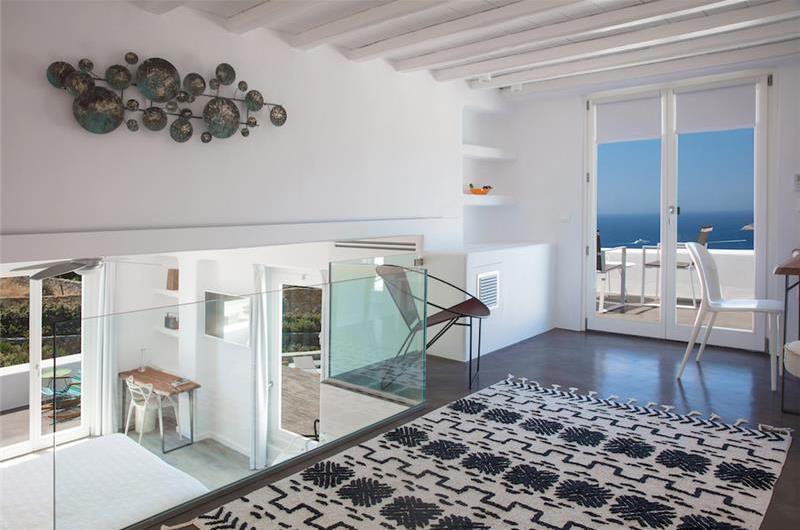 6 bedroom villa with pool in Agios Lazaros, Mykonos, sleeps up to 16
